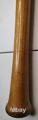 1916-1933 Louisville Slugger 42 Hillerich & Bradsby Patent 716541 Baseball Bat 1916-1933 Louisville Slugger 42 Hillerich & Bradsby Patent 716541 Baseball Bat