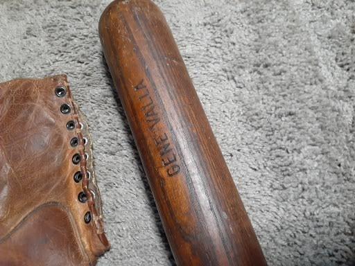 1920's Spaulding Baseball Bat Great Condition (gene Valla)