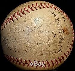 1944 New York Giants Team Signed Baseball ERNIE LOMBARDI JOE MEDWICK HOF vtg