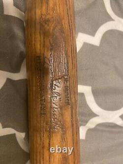 Babe Ruth 1920's 40 BR 35 Bat, No Inch Marks, Cracked Name Plate. Stunning Bat