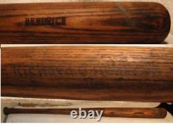 Hillerich & Bradsby Louisville Slugger Vintage Game Used Bat c. 1920's Hendrich Hillerich & Bradsby Louisville Slugger Vintage Game Used Bat c. 1920's Hendrich