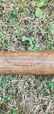 LOUISVILLE SLUGGER J. F Hillerich & Son Co. 125 Oil Tempered Vintage