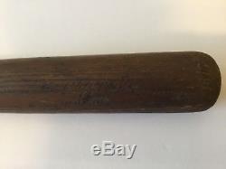 Lefty Odoul Bat. Late 20s or early 30s. Louisville Slugger. Vintage and R