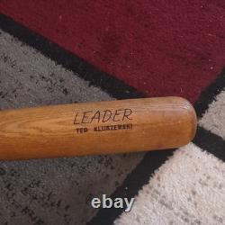 Louisville Slugger Leader Ted Kluszewski Vintage Wooden Baseball Bat No. 9
