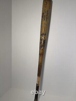 Louisville slugger Vintage Baseball Bat Signed