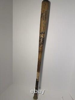 Louisville slugger Vintage Baseball Bat Signed