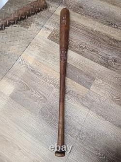 MICKEY MANTLE MODEL NO 130S HILLERICH & BRADSBY MODEL BAT Special Safe Hit Rare