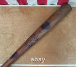 Vintage 1920s Hillerich & Bradsby'Champion' Wood Baseball Bat No. 8 Model 33 Vintage 1920s Hillerich & Bradsby'Champion' Wood Baseball Bat No. 8 Model 33