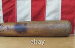 Vintage 1920s Hillerich & Bradsby'Champion' Wood Baseball Bat No. 8 Model 33 Vintage 1920s Hillerich & Bradsby'Champion' Wood Baseball Bat No. 8 Model 33