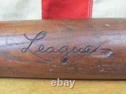 Vintage 1930s Hillerich & Bradsby Co.'League' Wood Baseball Bat No. 7 Model 35 Vintage 1930s Hillerich & Bradsby Co.'League' Wood Baseball Bat No. 7 Model 35