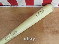 Vintage 1960s Hillerich & Bradsby Co. Wood Baseball Bat HOF Roberto Clemente 34