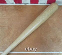 Vintage 1970s Louisville Slugger Wood Baseball Bat Manny Sanguillen Model 32 Vintage 1970s Louisville Slugger Wood Baseball Bat Manny Sanguillen Model 32