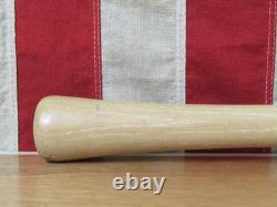 Vintage 1970s Louisville Slugger Wood Baseball Bat Manny Sanguillen Model 32 Vintage 1970s Louisville Slugger Wood Baseball Bat Manny Sanguillen Model 32