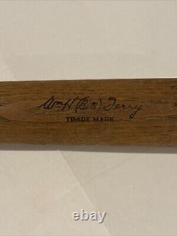 Vintage Bill Terry H&B 40 B. T. Hillerich & Bradsby Co. Baseball Bat NY Giants