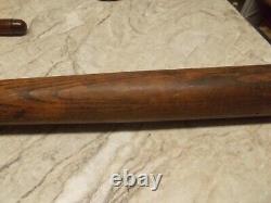 Vintage Diamond Manufacturing Co Joe Cronin Blue Streak baseball bat St Louis