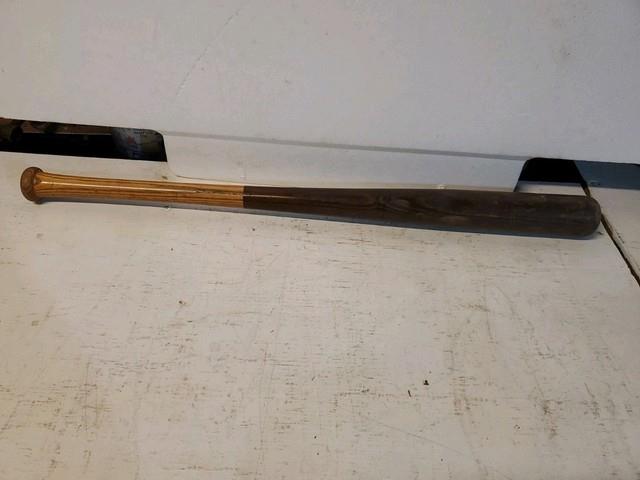 Vintage H & B 29-3/4 Inch Louisville Kentucky Usa Baseball Bat