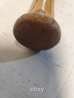 Vintage H & B 29-3/4 inch Louisville Kentucky USA baseball bat
