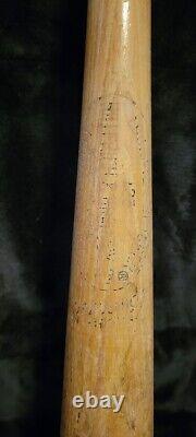 Vintage Hillerich & Bradsby Hank Aaron Baseball Bat Classic MLB Collectible