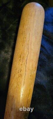 Vintage Hillerich & Bradsby Hank Aaron Baseball Bat Classic MLB Collectible