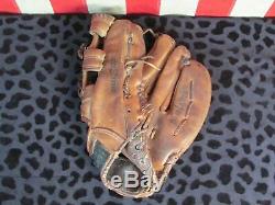 Vintage Pair Louisville Slugger Baseball Bats Roberto Clemente withMacGregor Glove